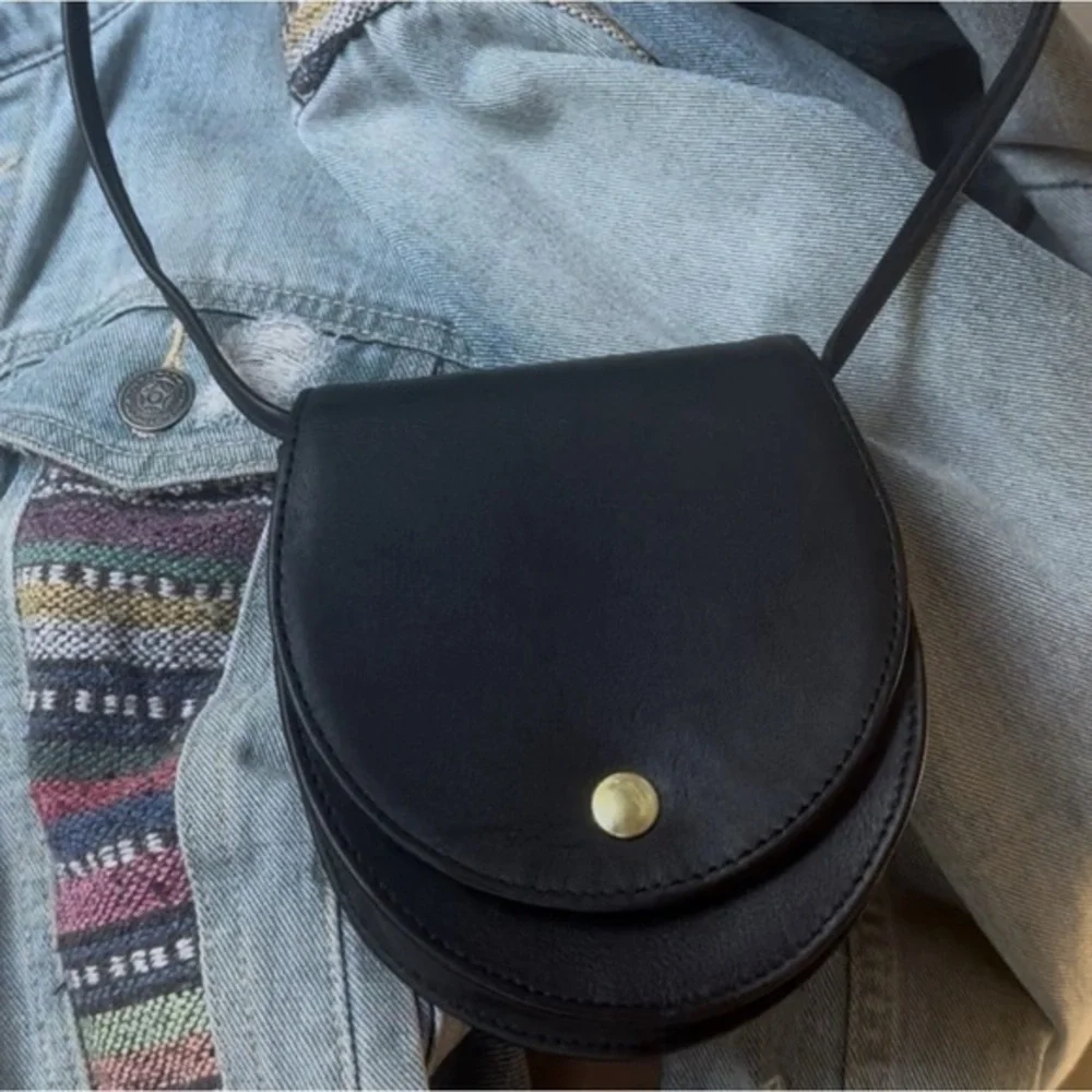 VINTAGE COACH BLACK HORSESHOE CROSSBODY /  BELT BAG 4857